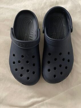 Crocs Navy Women’s 9 Men’s 7 blue